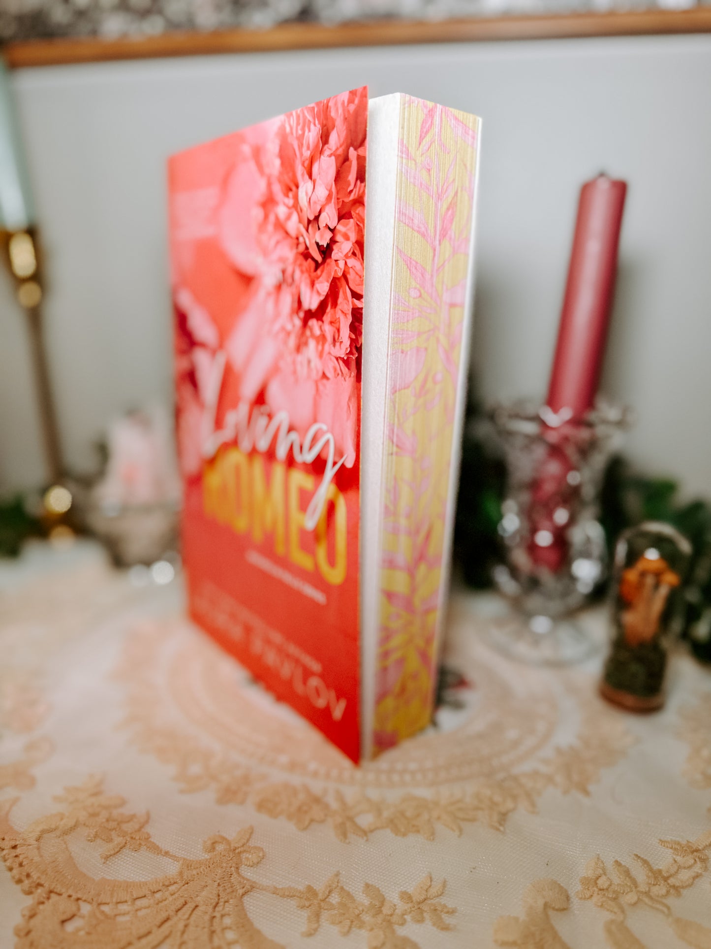 Loving Romeo
by Laura Pavlov