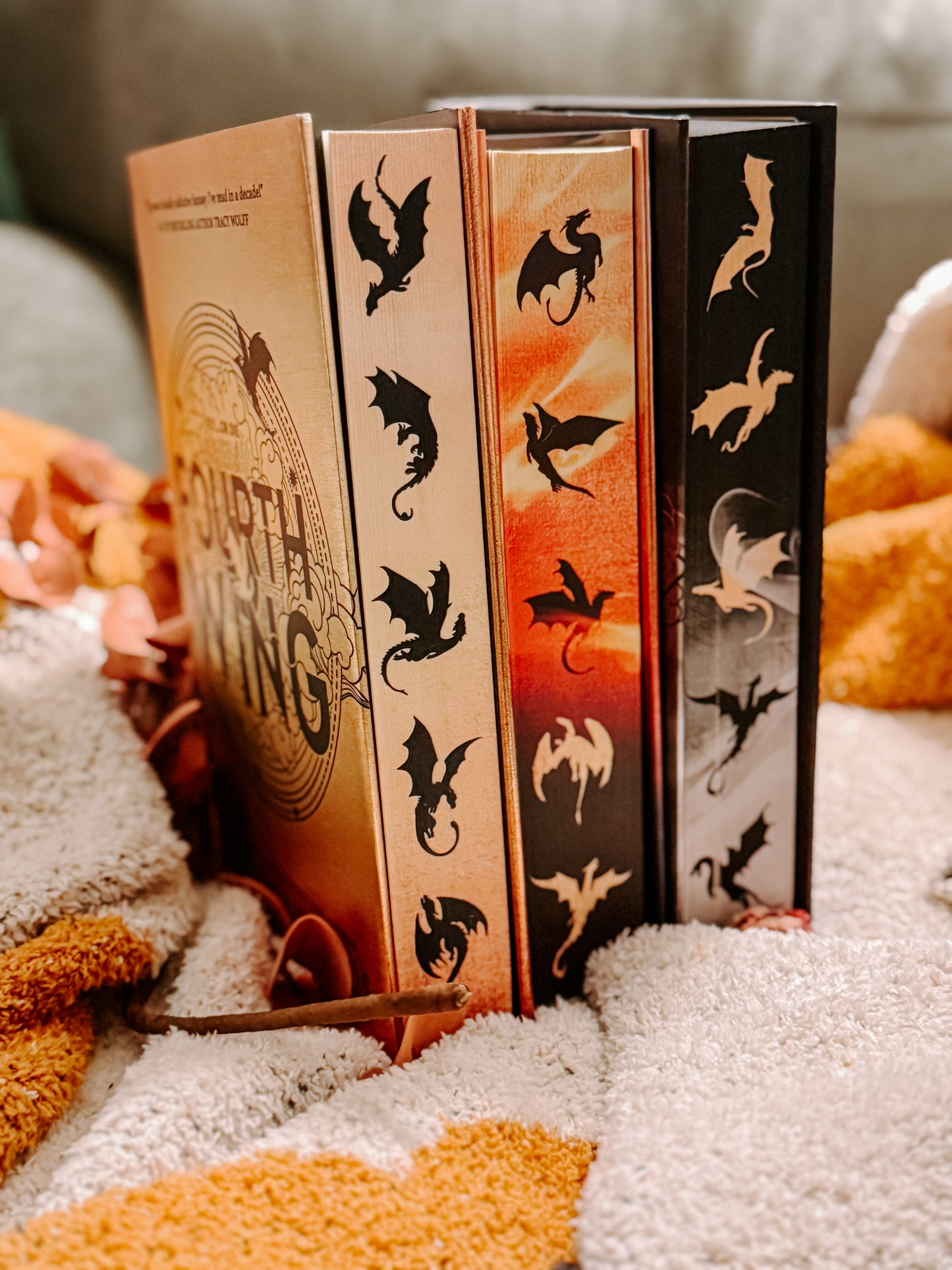 Fourth Wing (Wing and Claw Collection)
by Rebecca Yarros