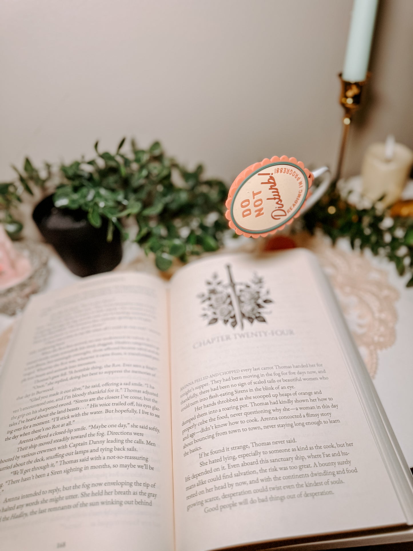 Do Not Disturb Book Light – Rechargeable Reading Lamp