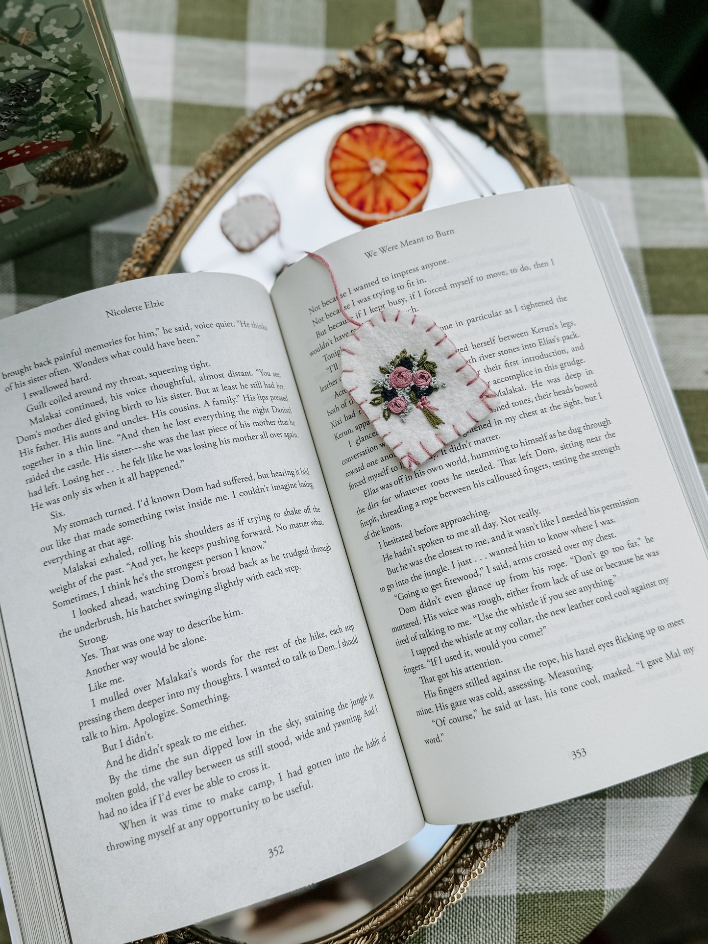 Petals & Pages β Storybook Bouquets π