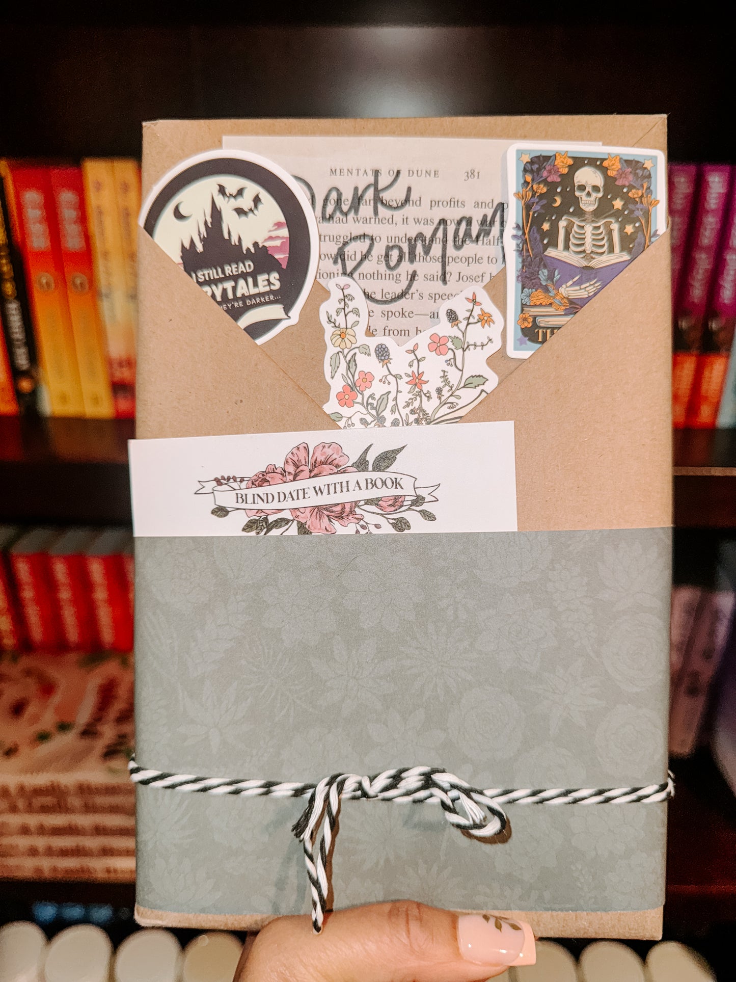 Blind Date with a Book β Dark Romance Edition π€β¨