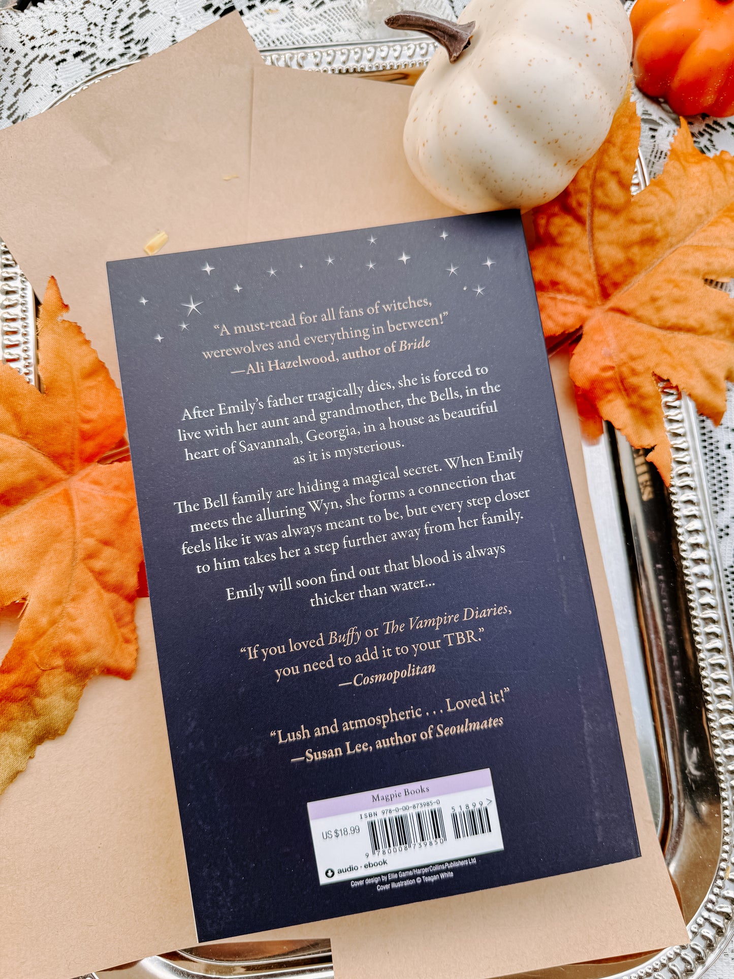 The Bell Witches (Savannah Red, Book 1) by Lindsey Kelk