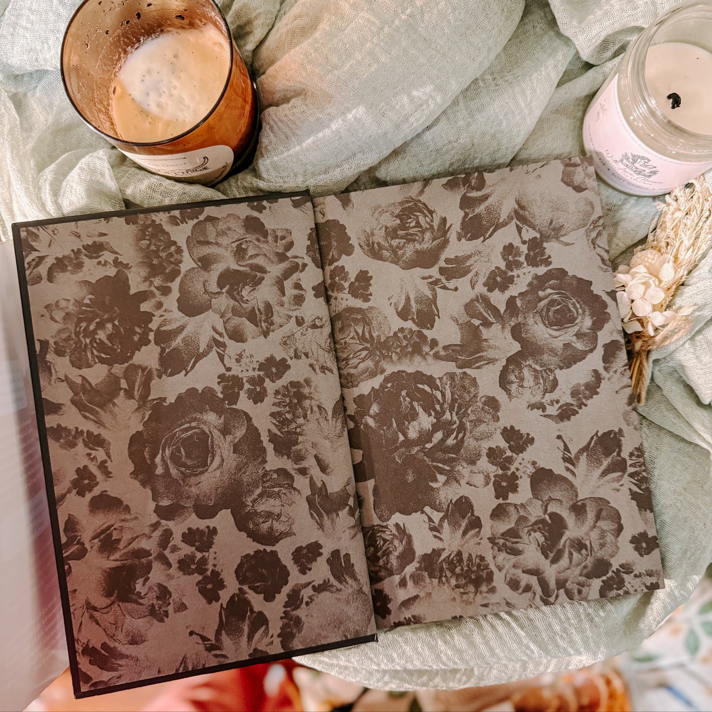 Lights Out (Collector's Edition) (Into Darkness Series #1)
by Navessa Allen