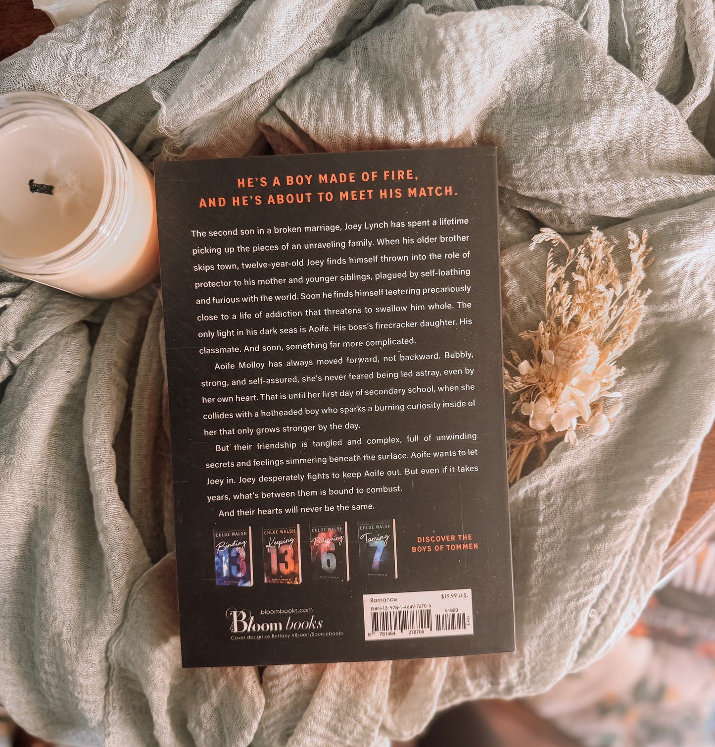 Saving 6 Deluxe Edition (Boys of Tommen, 3)By: Chloe Walsh