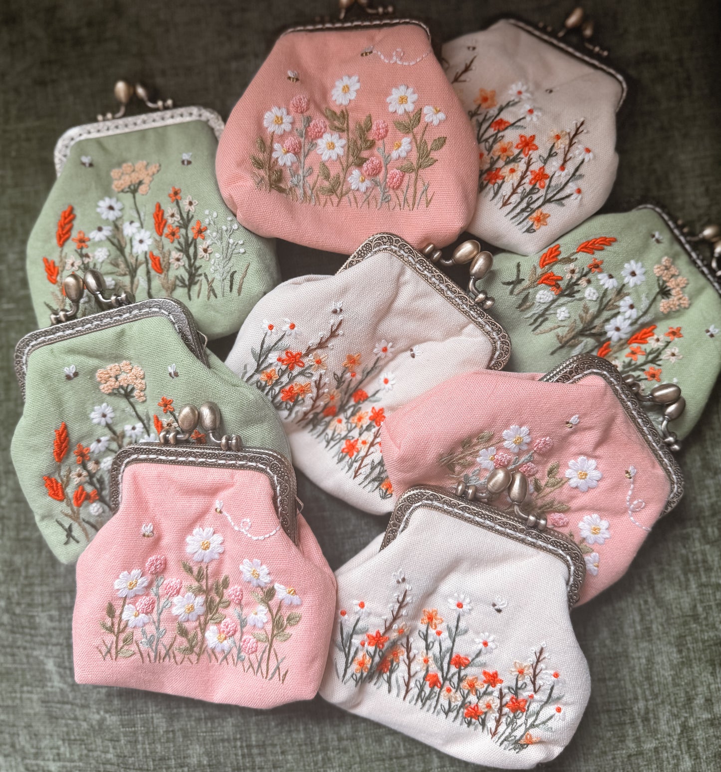 Vintage Floral Embroidered
Coin Purse