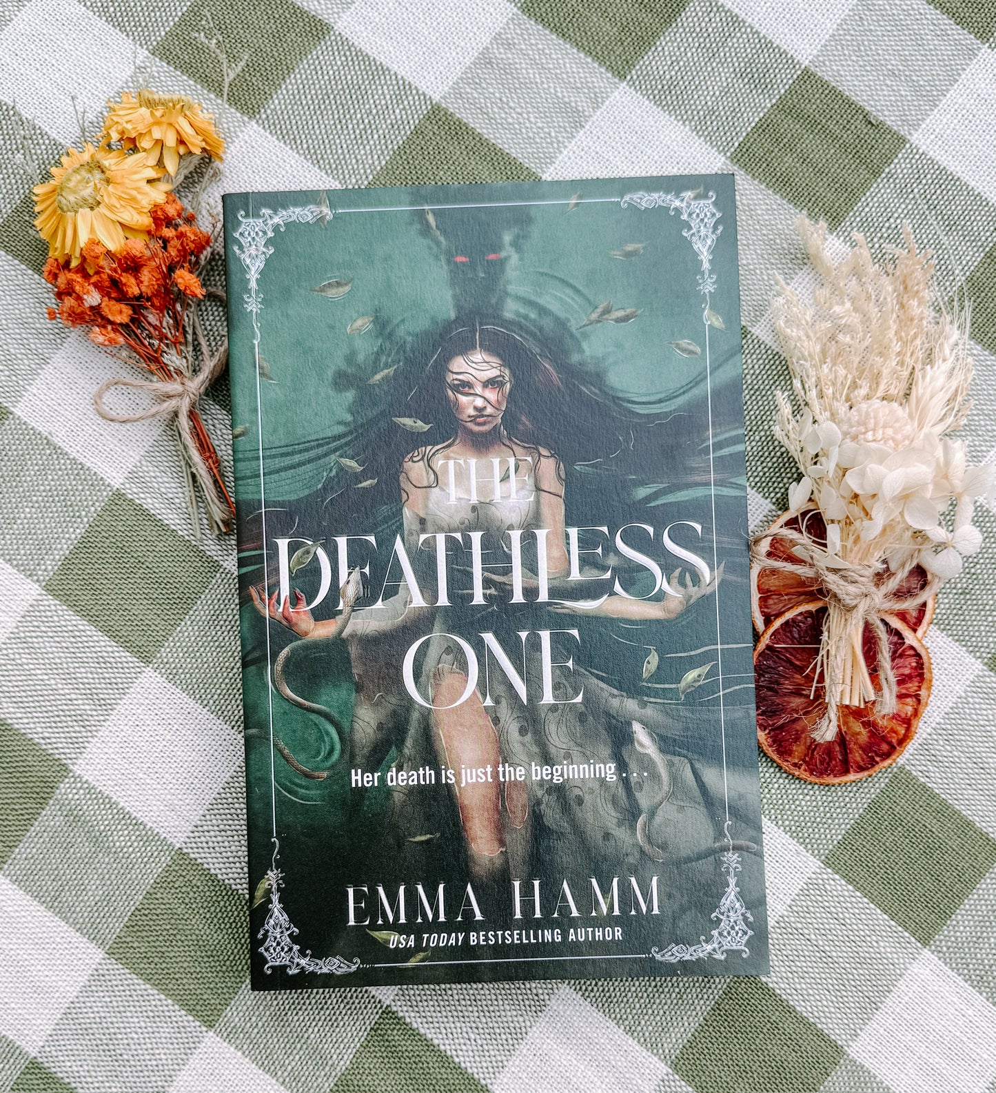 The Deathless One – Emma Hamm 📚 Romantasy | Enemies-to-Allies | Dark Bargains