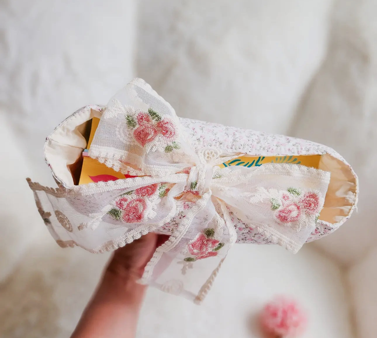 Vintage Rose Lace Book Sleeve 🌸📚
