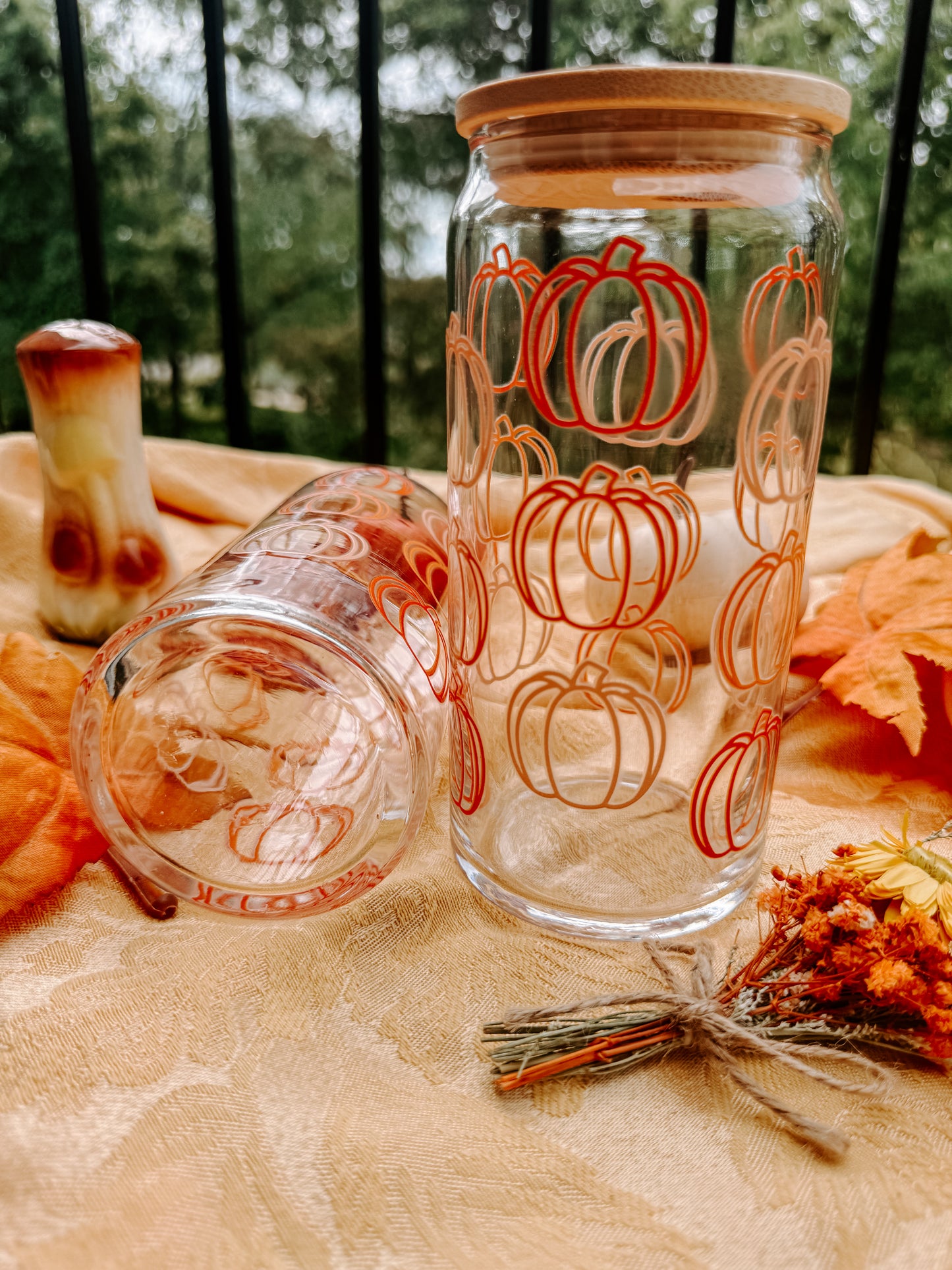 🍂 Pumpkin Patch Glass – 20oz with Bamboo Lid