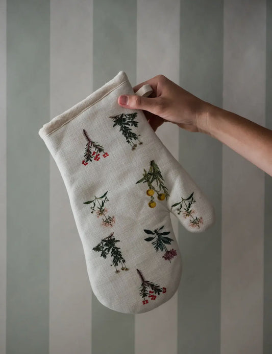 The Foraged Flora Mitt