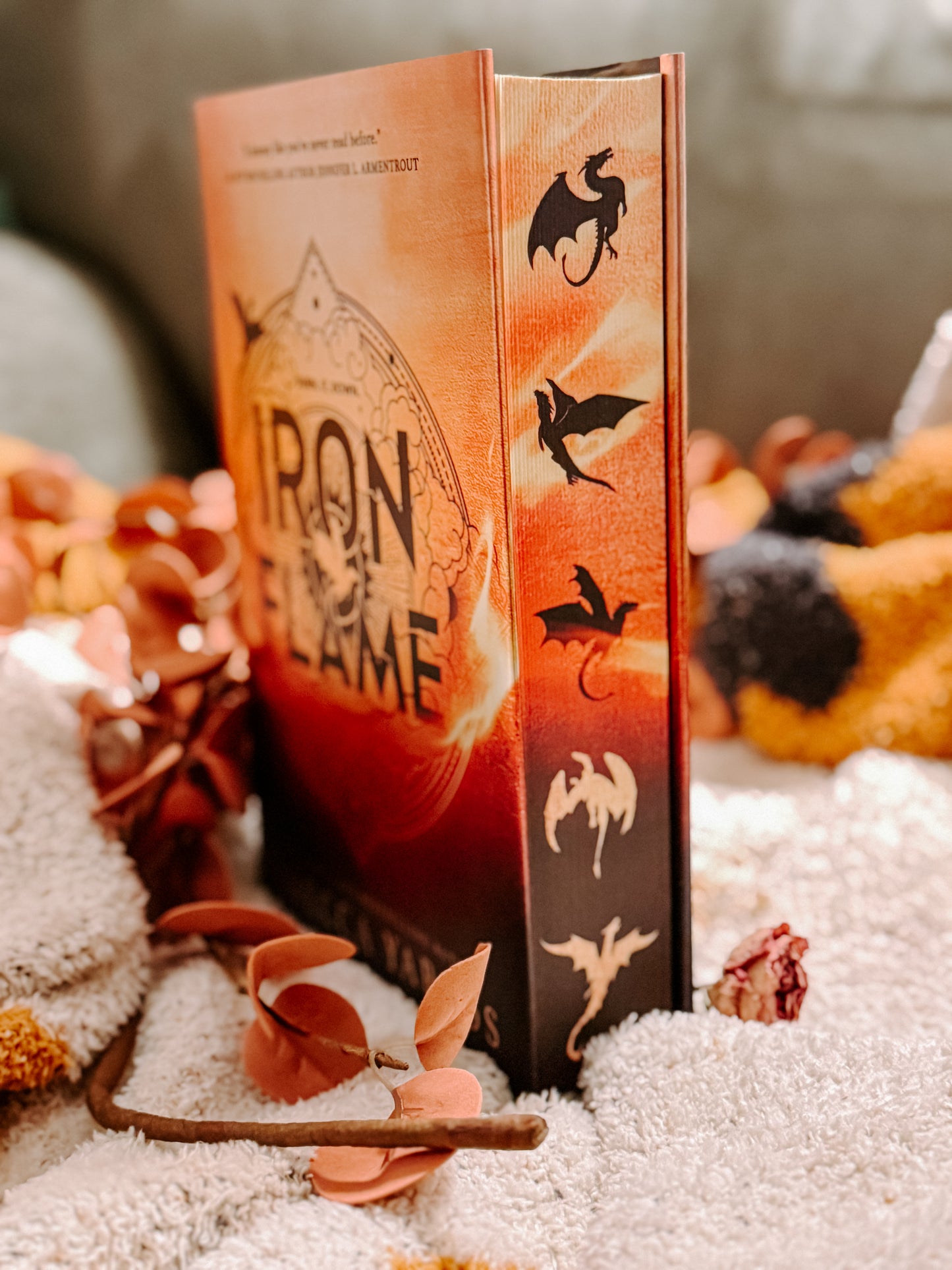 Iron Flame (Wing and Claw Collection)
by Rebecca Yarros