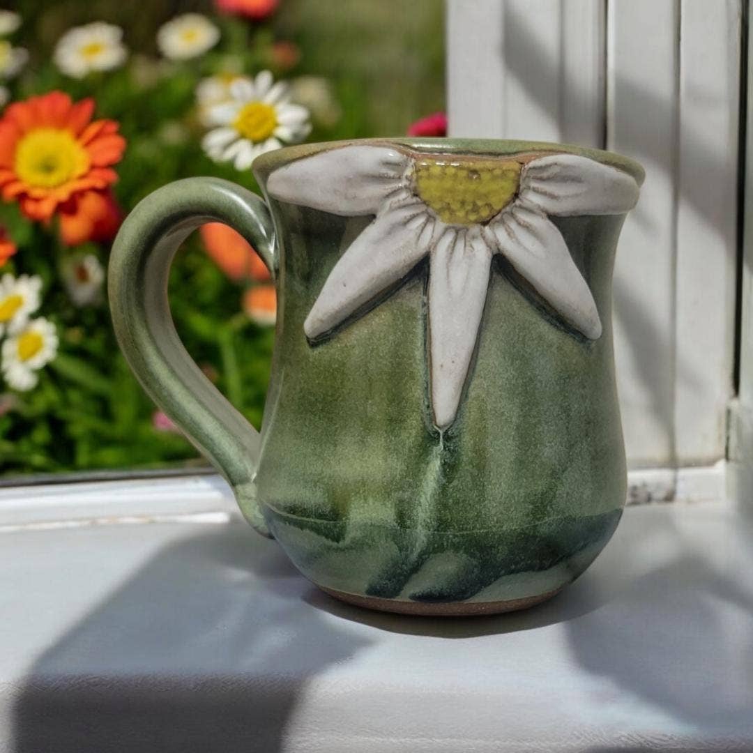 Daisy Hollow Mug