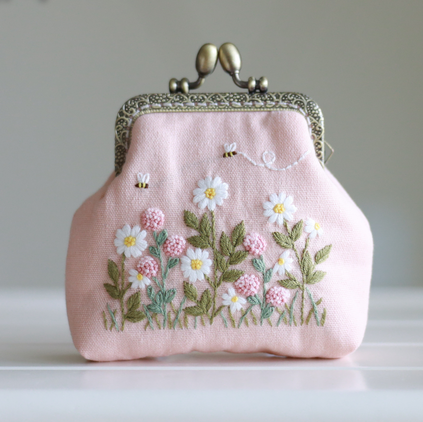 Vintage Floral Embroidered
Coin Purse